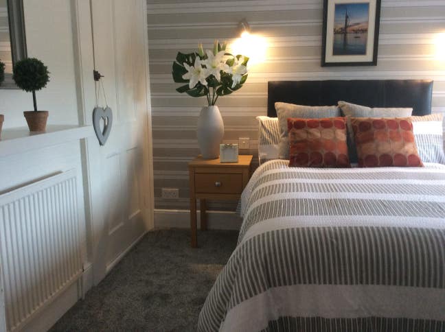 Large bright double room suit contractor  Main Photo