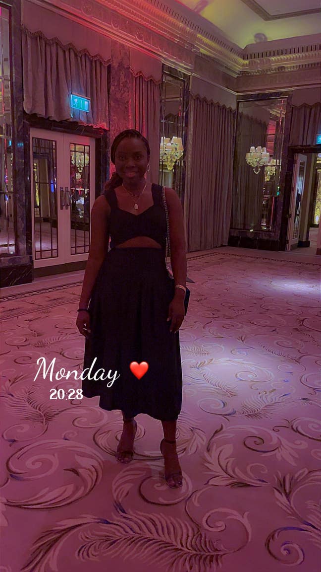 I am a professional female aged 25. I am look... Main Photo