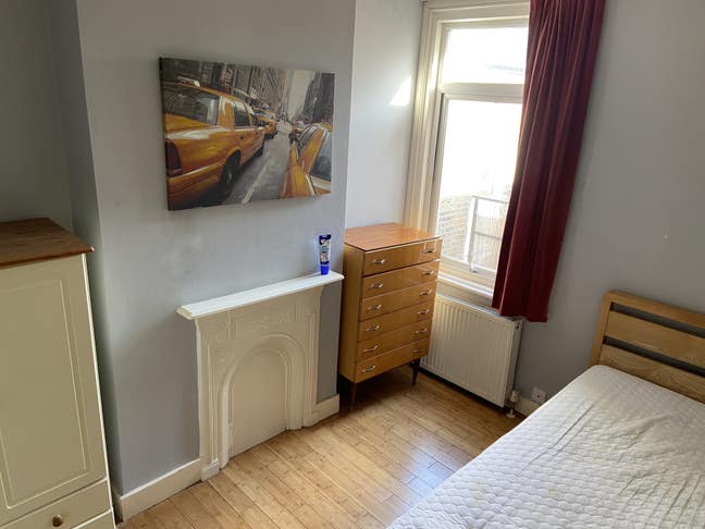 Clean Double Room in Friendly Clean House Main Photo