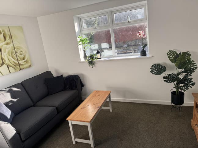 Large double bedroom  newly refurbished  Main Photo