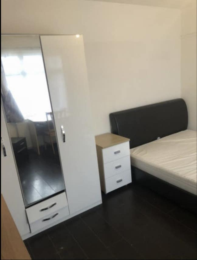 Double Room Available (includes wifi & bills) Main Photo