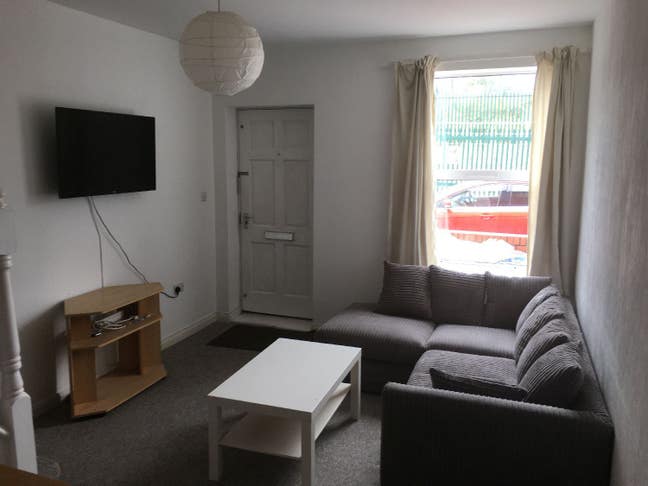 Room Near University of Birmingham - Heeley Road Main Photo