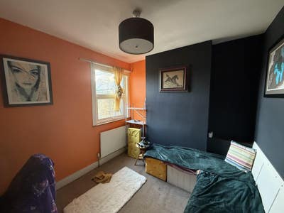 Bedroom, En Suite Bath & Personal Living Room Main Photo