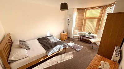 Large double bedroom, nice house, incl ALL BILLS  Main Photo