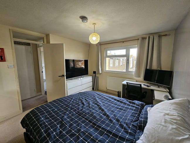⭐️ Lovely Double Room ⭐️ Close to Centre (ROOM 2) Main Photo