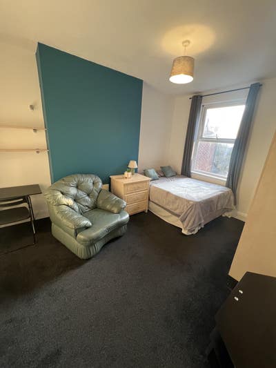 HUGE double Room to rent, excellent location WS1  Main Photo
