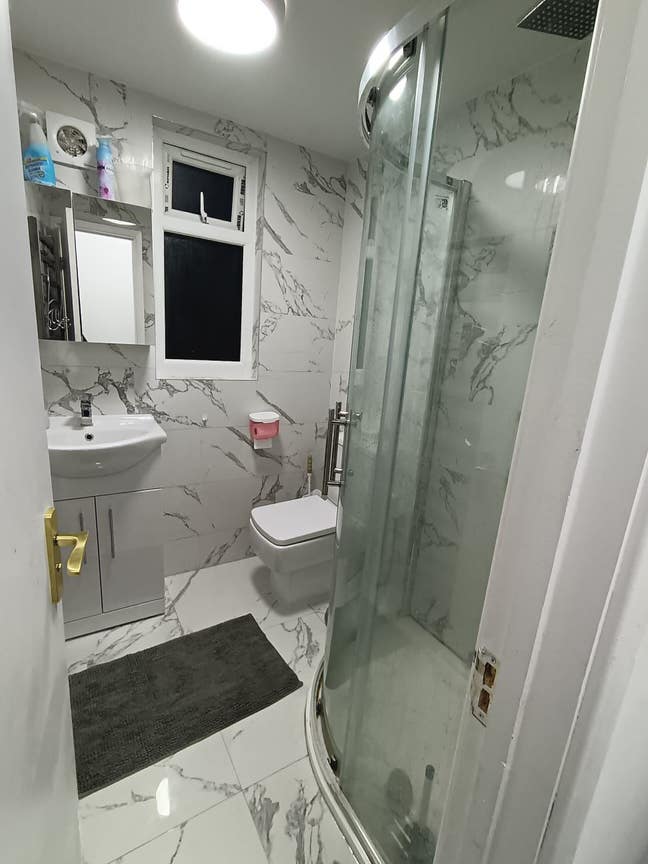 One single bed room available for rent  Main Photo