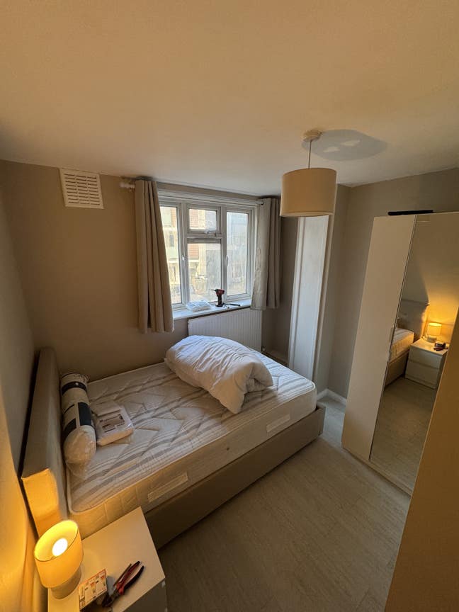 NO  DEPOSIT - Bright Room, Queens Park NW6 Main Photo
