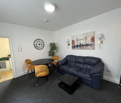 Rooms Available £395 - £460 Main Photo