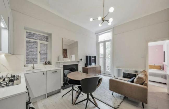 Flatmate to share 2-bedroom flat Main Photo