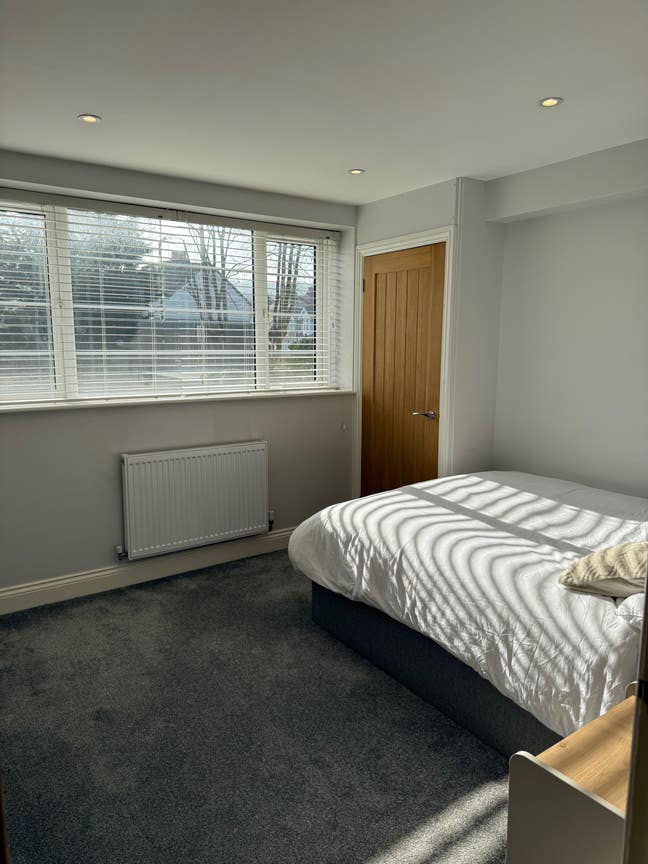Spacious Double Room with Private Bathroom  Main Photo