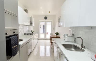 Cozy Ensuite Double 5mins to station Main Photo