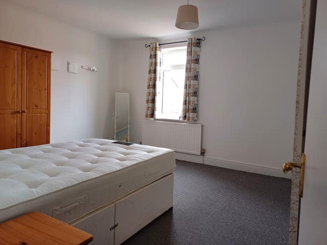 Uphill House Share for Young Professionals  Main Photo