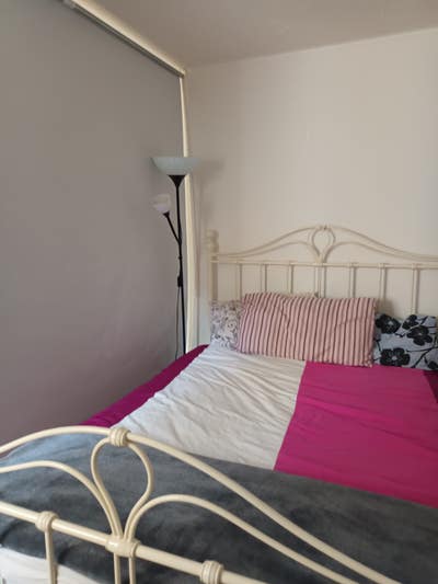 Spacious double room for immediate rent Main Photo