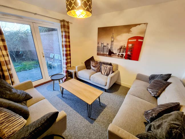 *** 1 Double Room to Rent in 6 Bed House *** Main Photo