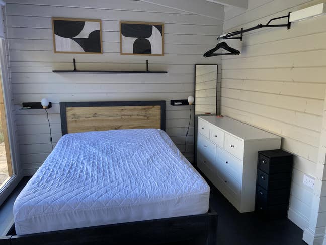 Fully furnished cabin Main Photo