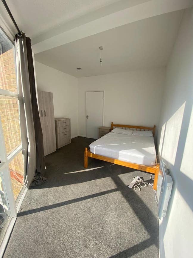 Huge Bright Room Holyoake Court Canada Water Main Photo