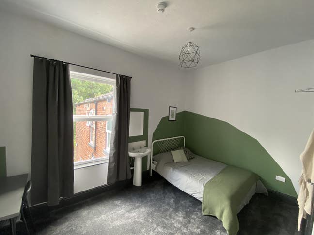 LAST ROOM – Modern Friendly House Share HU5 – Bill Main Photo