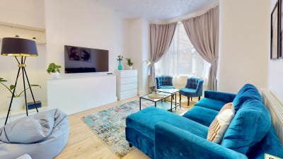 🏡 Tired of overpriced, cramped, and cold houses? Main Photo