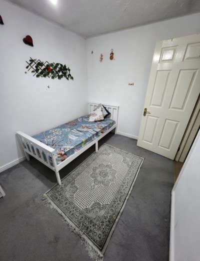 Single Room In peaceful area . Main Photo