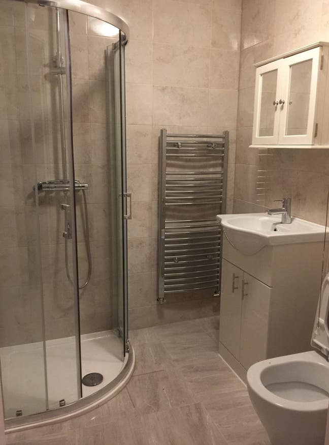 5 Bed 3 baths terrace house close to station Main Photo
