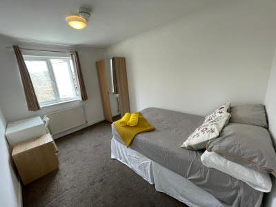 Double Room In Beckton    Main Photo