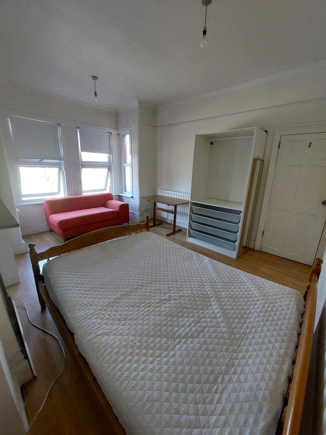 Large double bedroom, all bills included in Leyton Main Photo
