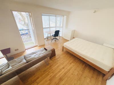 Huge Studio Sized Room in Spacious House! 🏡 Main Photo