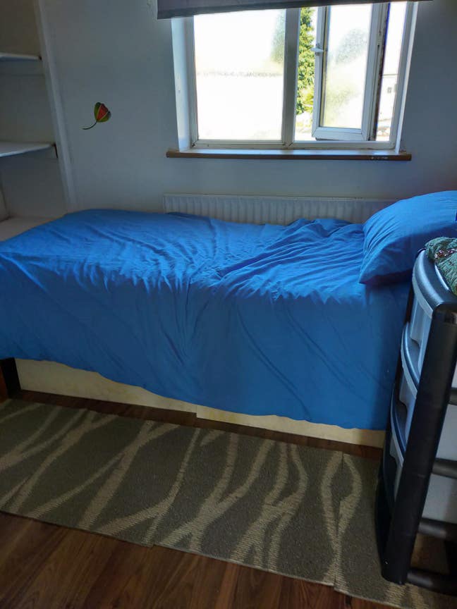 Nice small single bed room  Main Photo