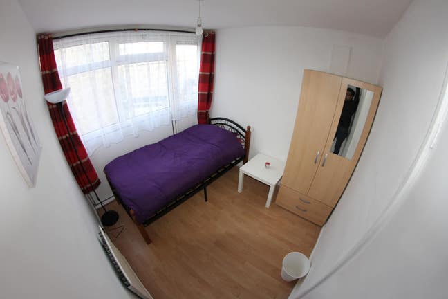 🏡 Single Room to Rent – 33 Glengarnock Ave, E14  Main Photo