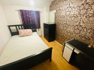 Clean Double Room, Close to Train/Bus Station Main Photo