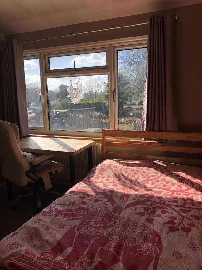 Large double room in semi; close to hospital.   Main Photo