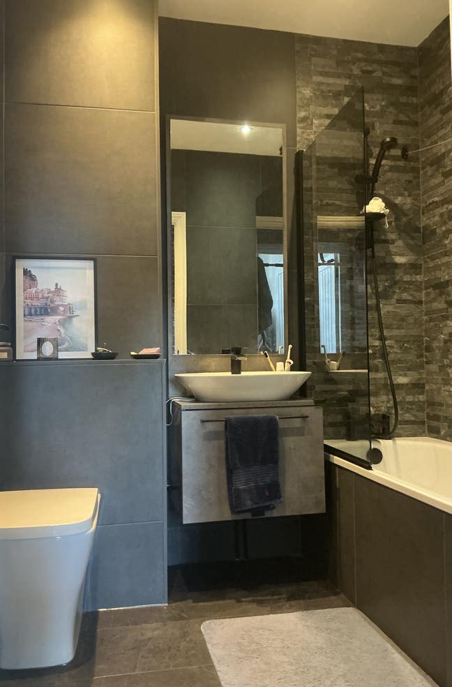 Kingsize bedroom, ensuite, gym, swimming pool, spa Main Photo