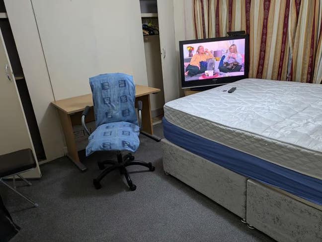 Spacious double room to rent in Hounslow, TW5 Main Photo