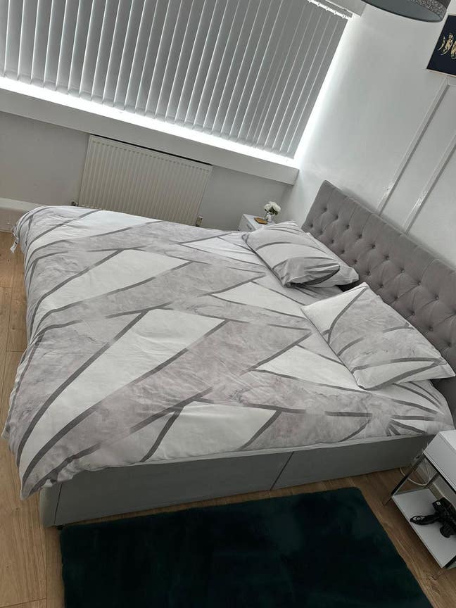 2 Rooms in a Flat Main Photo