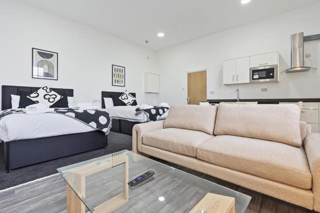 Spacious Studio Apartment, Dudley! Main Photo