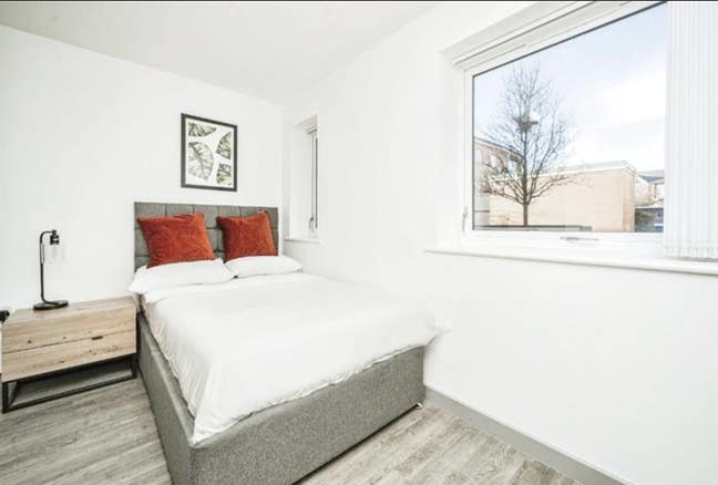 *Stylish 1-Bed Flatshare * Near Train Station & Ma Main Photo