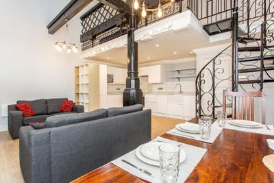 Double Room, En-suite Bathroom & Private Study Main Photo