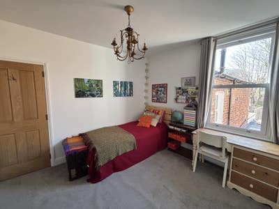 Beautiful room with its own bathroom Main Photo