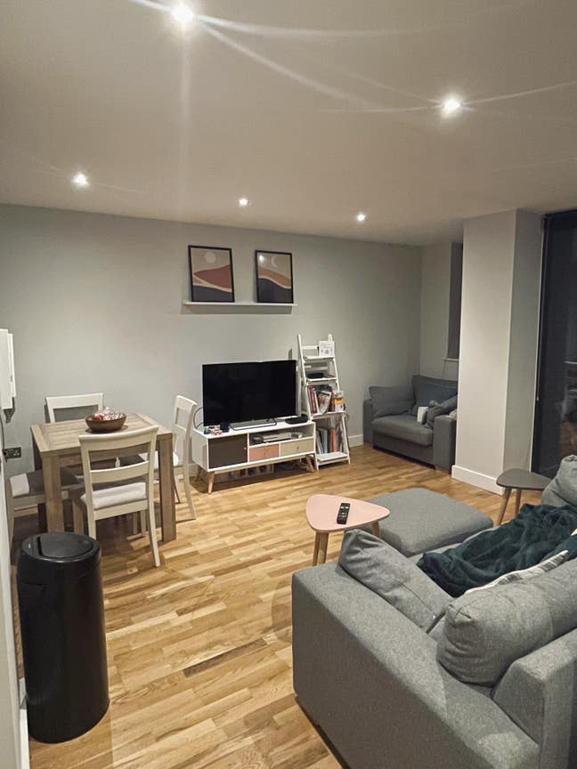 1 en-suite room/ 1 double room available + 🚗 space Main Photo