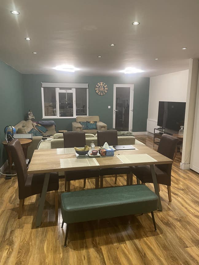 Cosy Double Room Available in Large House Main Photo