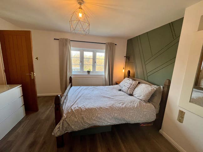 Spacious en-suite double, large house and garden Main Photo