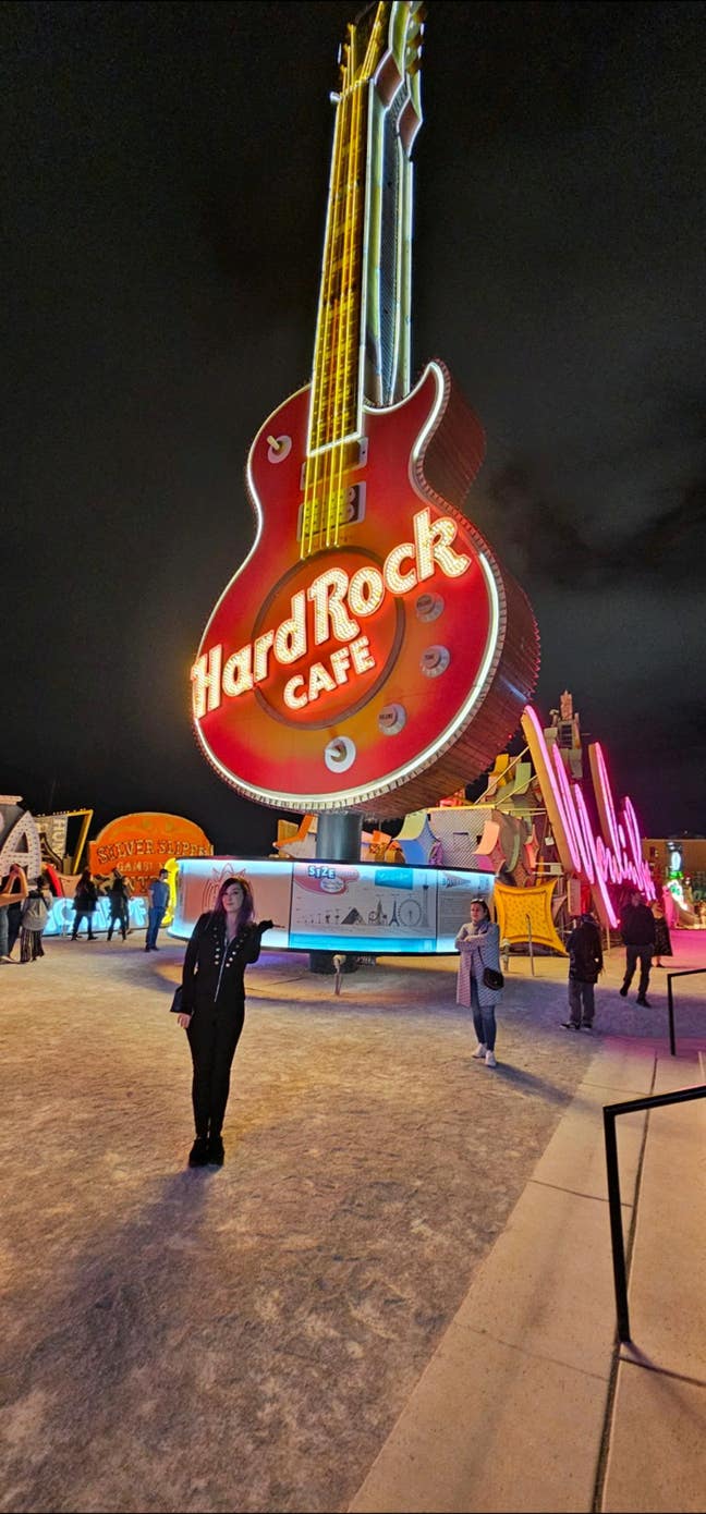 Quiet but sociable professional :) Main Photo