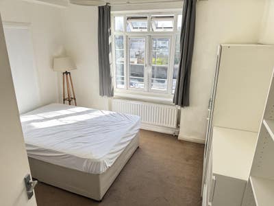 Large Single Room Hendon/Golders Green  Main Photo