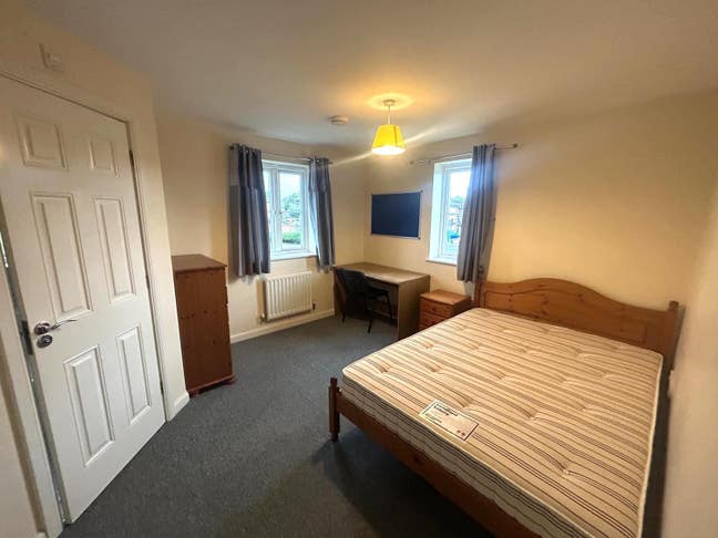 Professional Houseshare Ready Now (Bbw) Main Photo