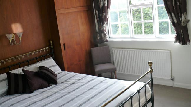 Large Room To Rent w Own Bathroom - Must like cats Main Photo