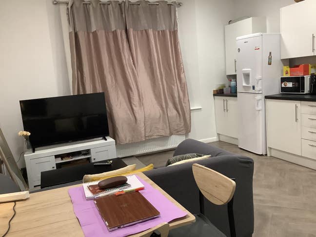 Kingston Rd - One Bedroom flat furnished  Main Photo