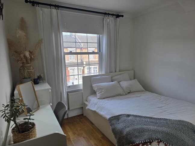 1 bedroom with ensuite - Bills included  Main Photo