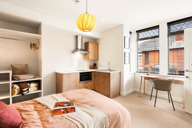 Beautiful Studio Near Derby Hospiital - £200 off! Main Photo