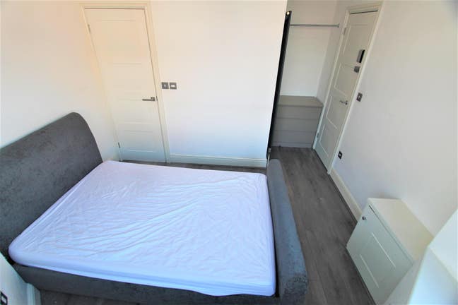 Double En-suite Room NN5 Main Photo